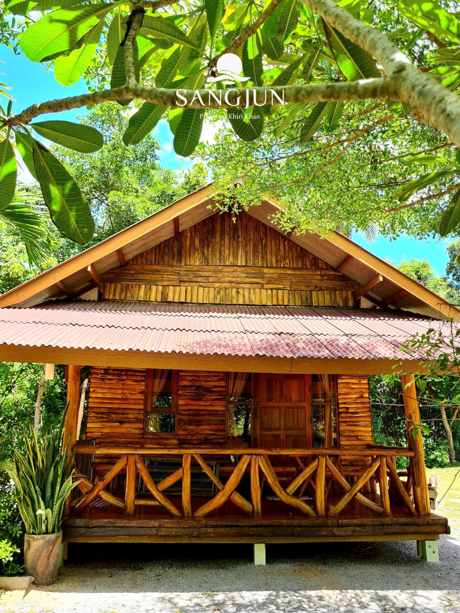 Sangjun On Beach Resort Bang Saphan Zewnętrze zdjęcie